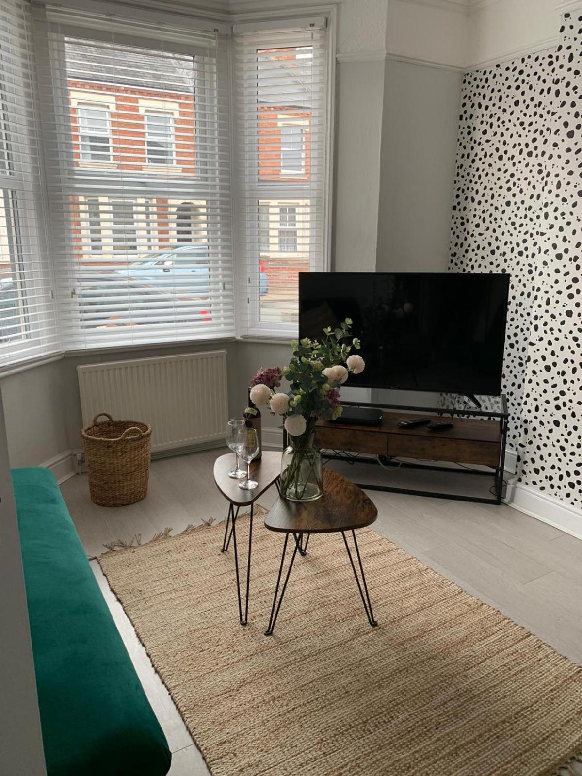 House Of Cosy Dots Villa Northampton Room photo